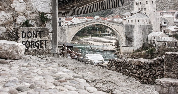 Стари мост преко реке Неретве у Мостару