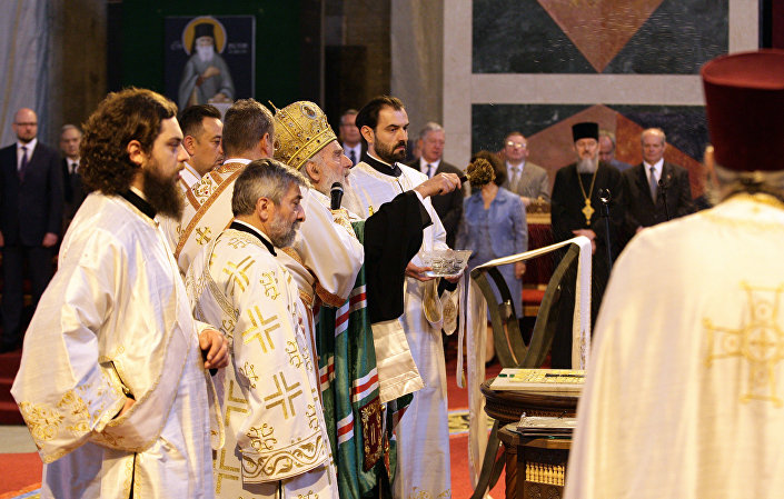 Патријарх Иринеј одржао је молитву поводом полагања првог камена мозаика у храму Светог Саве. 