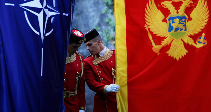 Подизање застава НАТО-а и Црне Горе