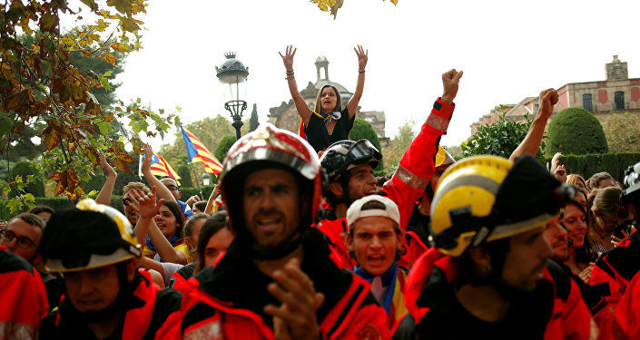 Ватрогасци и студенти на улицама Барселону