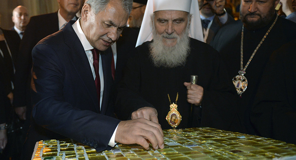 Сергеј Шојгу и патријарх Иринеј у Храму Светог Саве